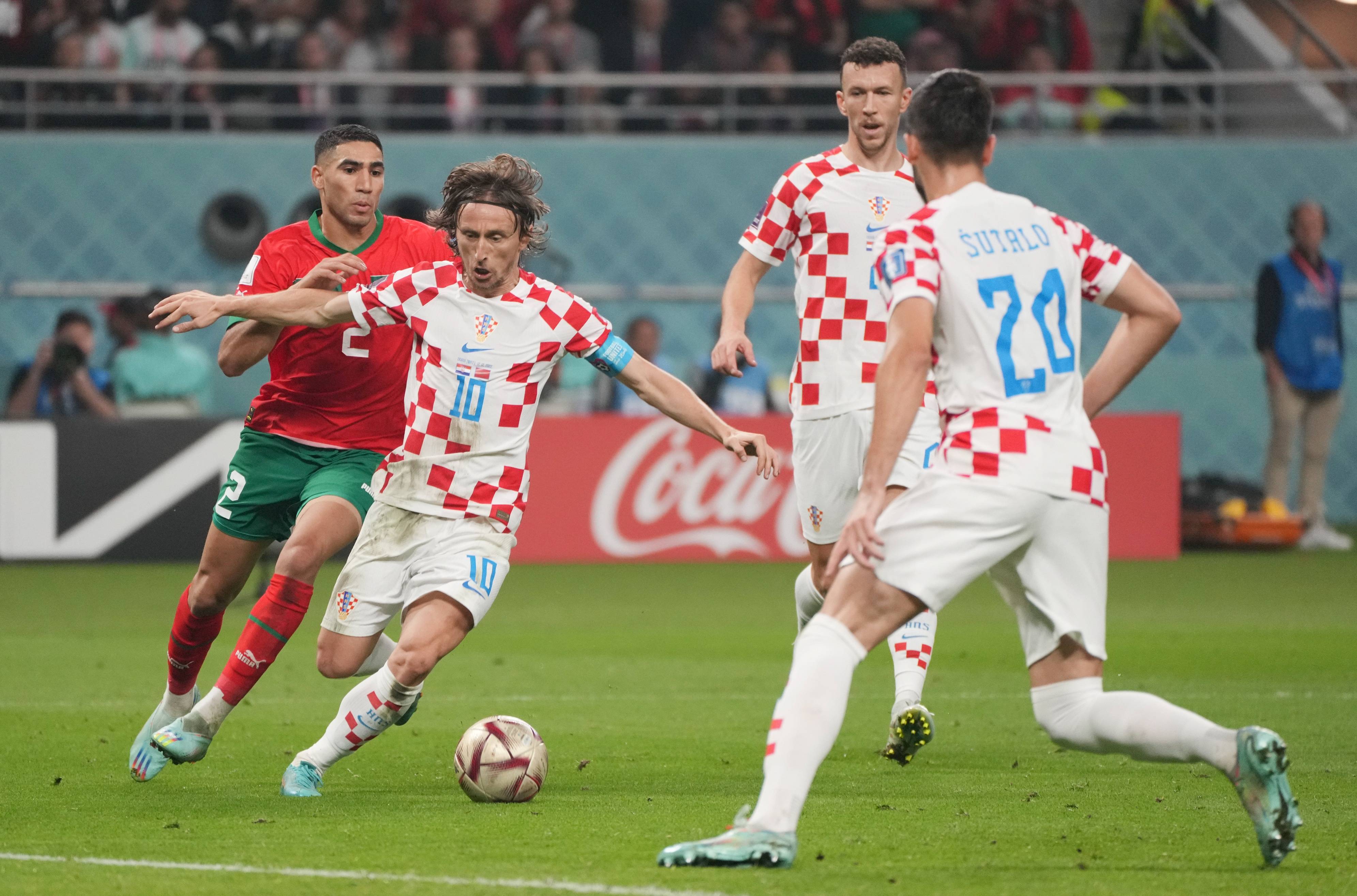 南宫电竞玩-欧冠赛程吃紧，上海海港赛前遗憾出局，赛场秩序良好，更衣室氛围转暖的简单介绍